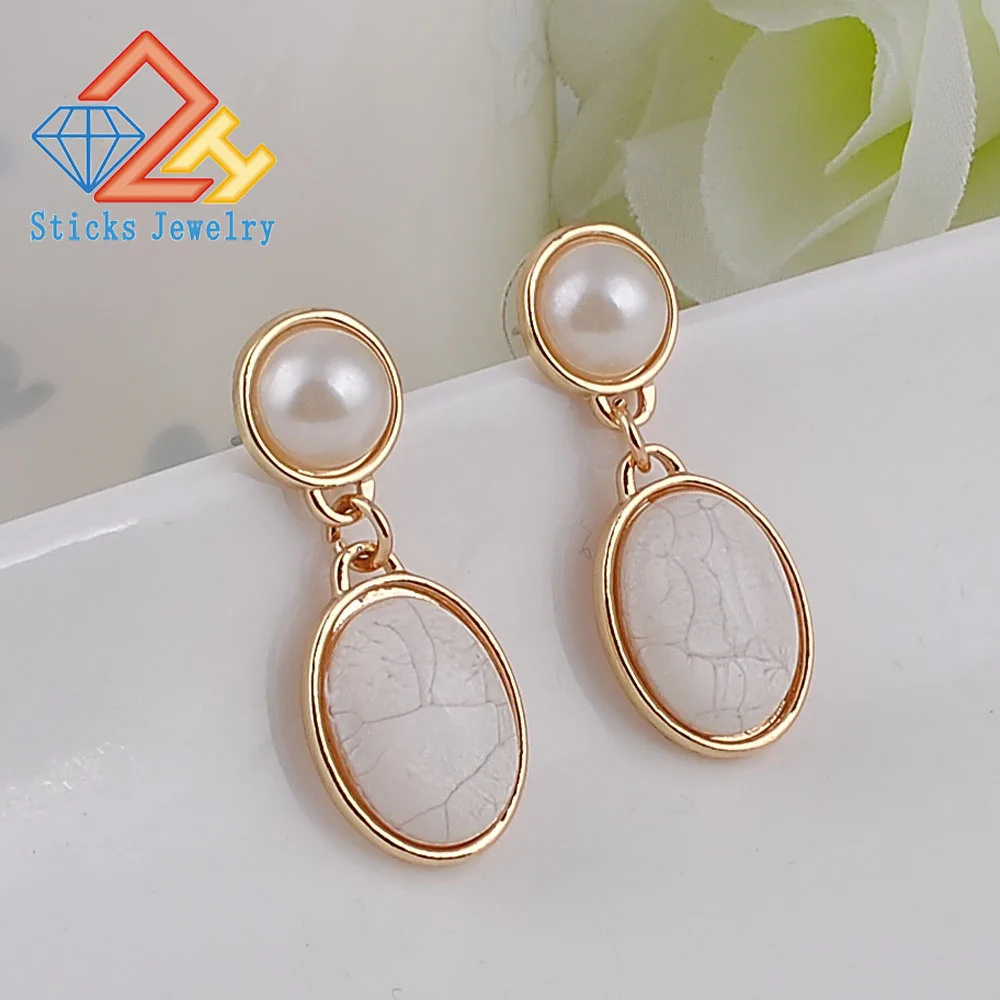 The new design KC gold earrings resin oval pendant earrings jewelry gift Statement
The new design KC gold earrings resin oval pendant earrings jewelry gift Statement