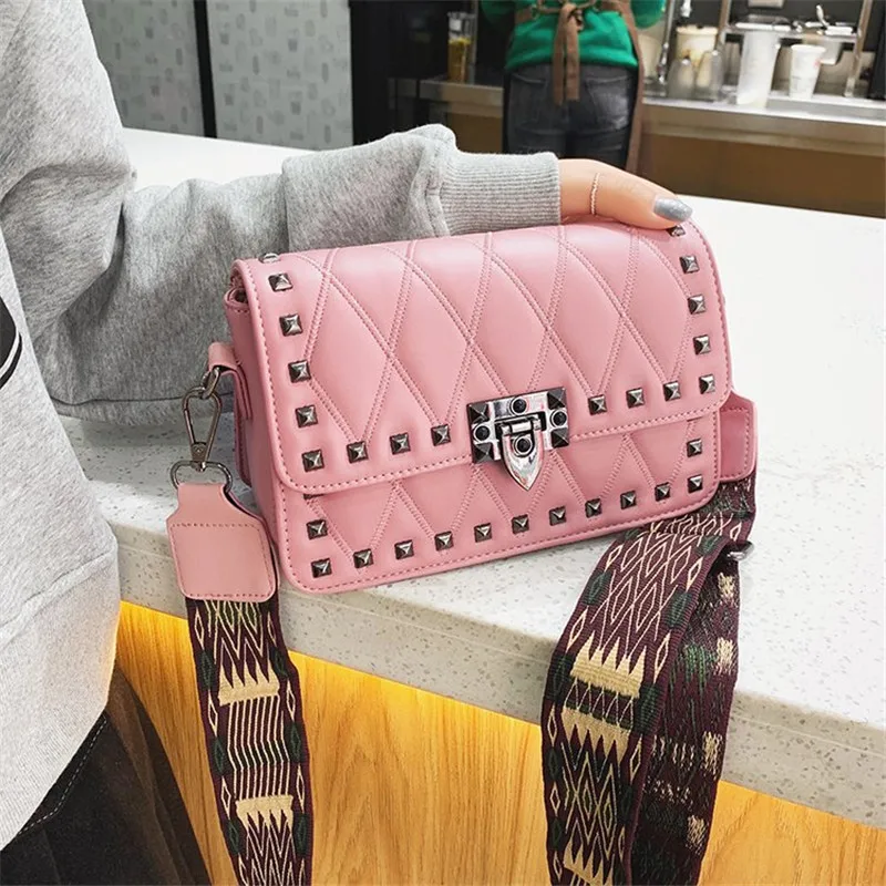 Luxury Handbags Women Bags Designer Diamond Lattice Rivet Women Bags Wide Strap Shoulder Messenger Bags
Luxury Handbags Women Bags Designer Diamond Lattice Rivet Women Bags Wide Strap Shoulder Messenger Bags