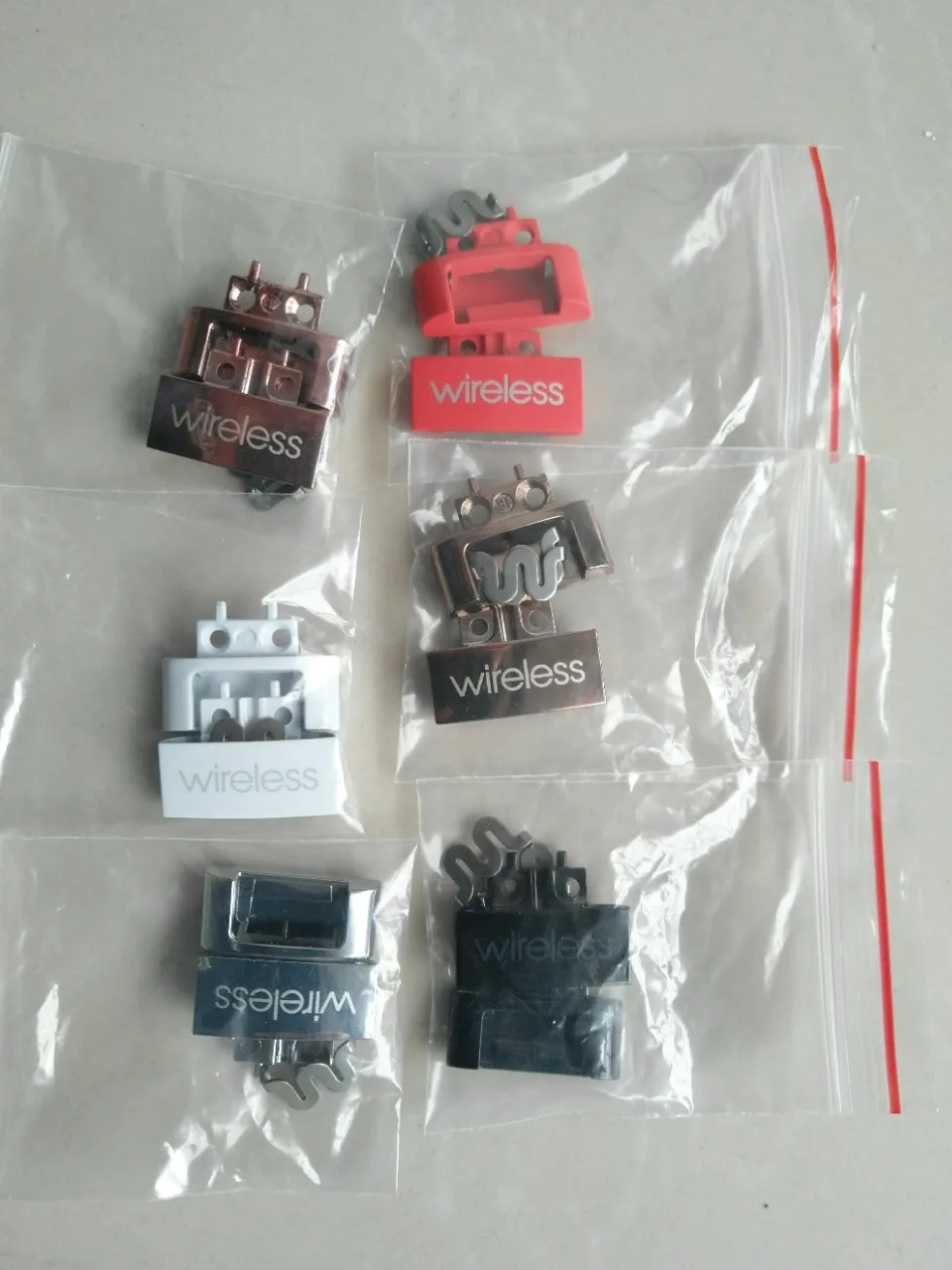 New Replacement Metal lock buckle logo iron sheet connector parts pieces for Solo3 Solo 3.0 wireless Headphone
New Replacement Metal lock buckle logo iron sheet connector parts pieces for Solo3 Solo 3.0 wireless Headphone