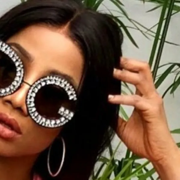 2018 new Trending Round sunglasses women rhinestone Unique Luxury lady sun glasses
2018 new Trending Round sunglasses women rhinestone Unique Luxury lady sun glasses