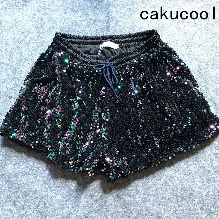 Cakucool Women Beading Shorts Luxury Colorful Sequins Elastic Drawstring Waist Casual Capris Summer Party Bling Shorts Femme
Cakucool Women Beading Shorts Luxury Colorful Sequins Elastic Drawstring Waist Casual Capris Summer Party Bling Shorts Femme
