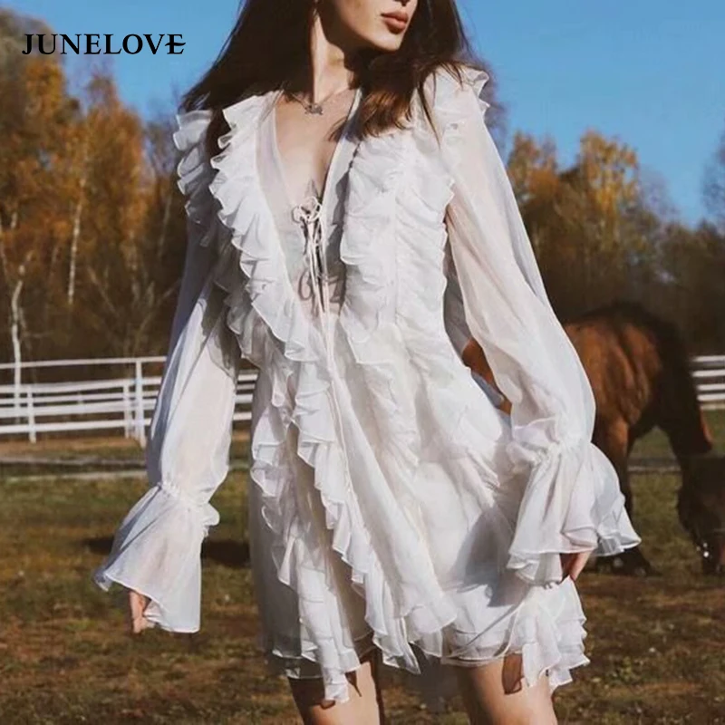 JuneLove Women New Long Flare Sleeve Princess Dress Sweet Ruffles Female Lace-Up Mini Dress Vintage V-Neck Lady Straight Dress
JuneLove Women New Long Flare Sleeve Princess Dress Sweet Ruffles Female Lace-Up Mini Dress Vintage V-Neck Lady Straight Dress