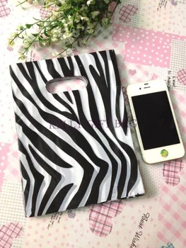 

100pcs 15x20cm Zebra Stripe Print Plastic Gift Bag Favor Boutique Gift Jewelry Packaging Bag Plastic Shopping Bags With Handle