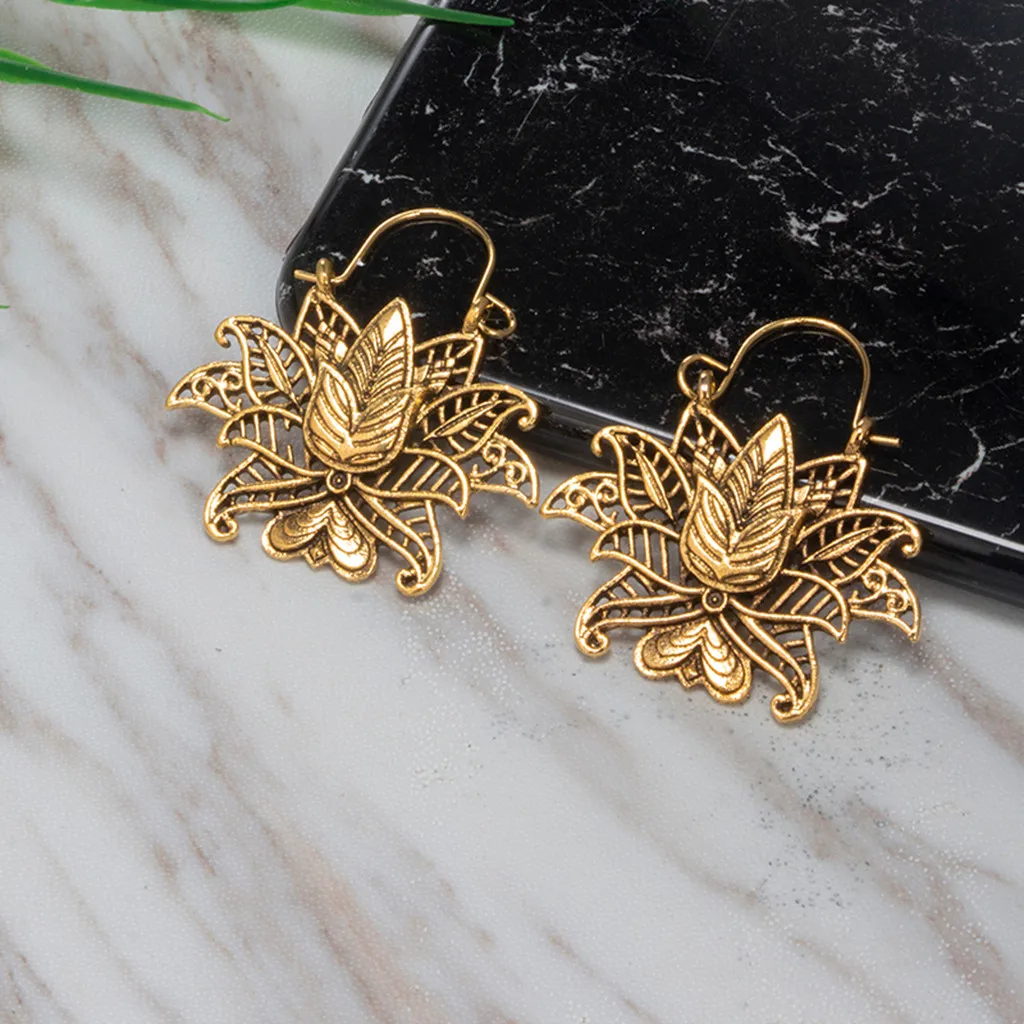 2019 New Temperament Party Jewelry Oorbellen Vintage Bohemian Openwork Lotus Heart Flower Basket Metal Ms. Earrings Jewelry Y5
2019 New Temperament Party Jewelry Oorbellen Vintage Bohemian Openwork Lotus Heart Flower Basket Metal Ms. Earrings Jewelry Y5