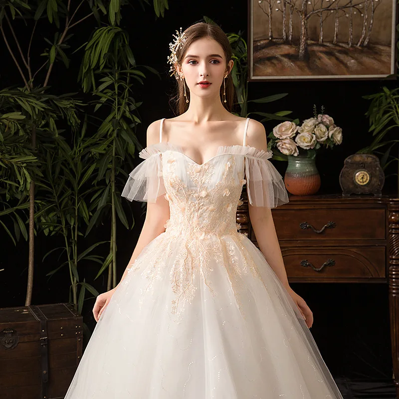 2019 New Vintage Wedding Dress Bridal Gowns Sweetheart Spaghetti Strap Ball Gown Illusion Lace Tulle White Pregnant Plus Size
2019 New Vintage Wedding Dress Bridal Gowns Sweetheart Spaghetti Strap Ball Gown Illusion Lace Tulle White Pregnant Plus Size