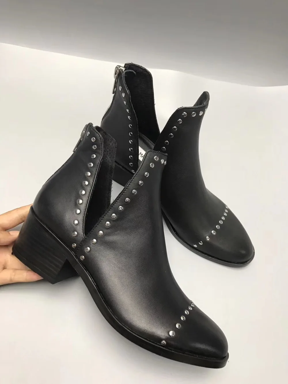 Top Quality Genuine Leather Women Ankle Boots Four Seasons Boots Fashion Women Botas
Top Quality Genuine Leather Women Ankle Boots Four Seasons Boots Fashion Women Botas