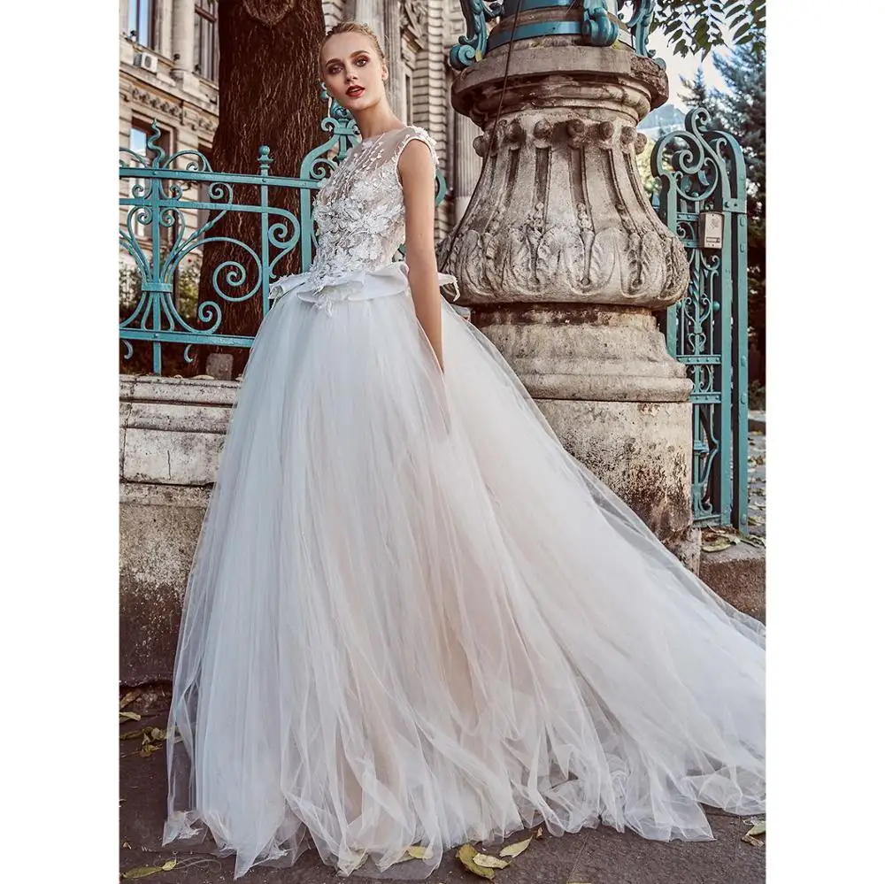Ball Gown Boho Wedding Dress With Floral Appliques 2019 Vestidos de novia Tulle Bridal Gown Elegant Backless Wedding Gowns
Ball Gown Boho Wedding Dress With Floral Appliques 2019 Vestidos de novia Tulle Bridal Gown Elegant Backless Wedding Gowns