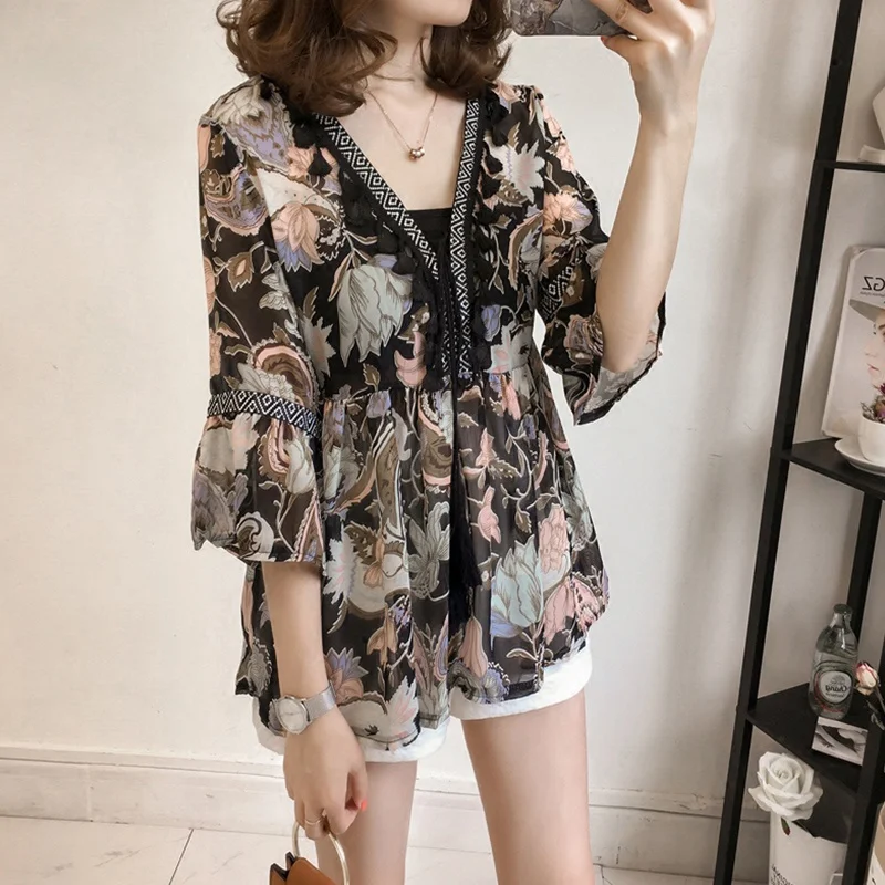 ROPALIA European Style Chiffon Blouse Floral Print Ladies Shirt 3/4 Flare Sleeve V-Neck Tops Vintage Tassel Design Black Blouses
ROPALIA European Style Chiffon Blouse Floral Print Ladies Shirt 3/4 Flare Sleeve V-Neck Tops Vintage Tassel Design Black Blouses