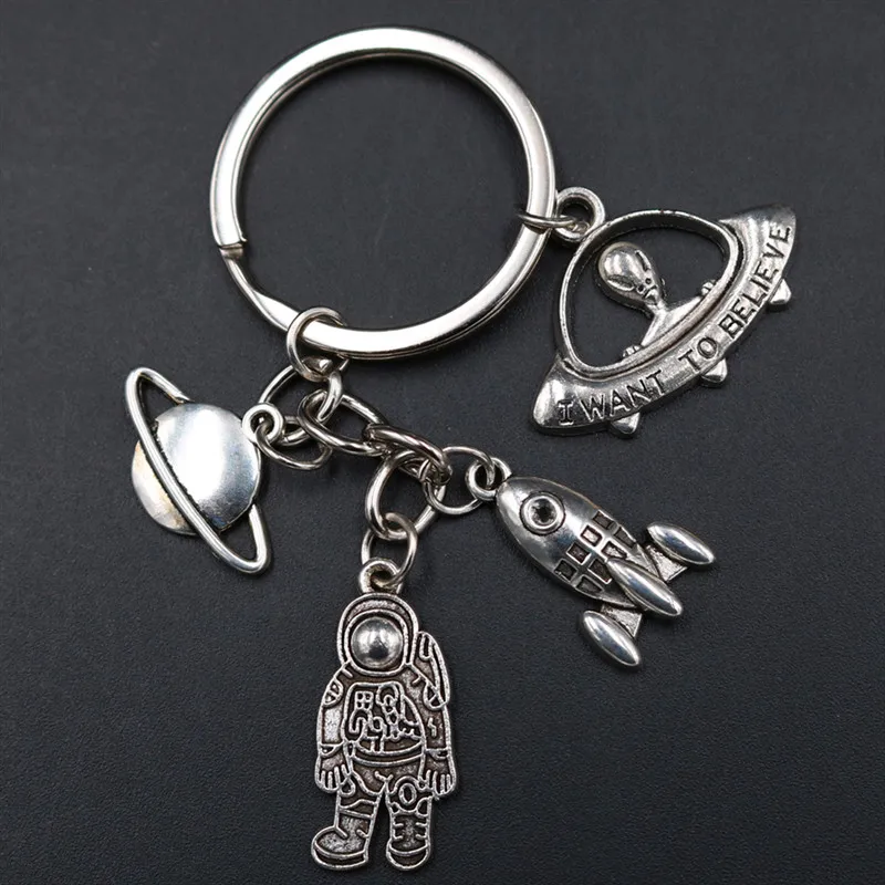 1pc Alien& Astronaut Keychain Spacecraft &Mars Keychain DIY Creative Charm Metal Keychain Gifts For UFO Enthusiasts A1836
1pc Alien& Astronaut Keychain Spacecraft &Mars Keychain DIY Creative Charm Metal Keychain Gifts For UFO Enthusiasts A1836