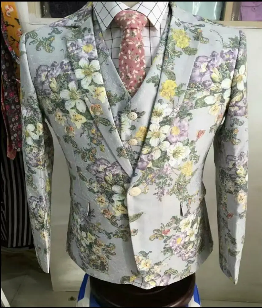 (suit+vest+pants) Photo Studio Clothing Men Slim Printing Suit Show Stage Host Flower Suit Bar Performance Singer Stage Costumes
(suit+vest+pants) Photo Studio Clothing Men Slim Printing Suit Show Stage Host Flower Suit Bar Performance Singer Stage Costumes