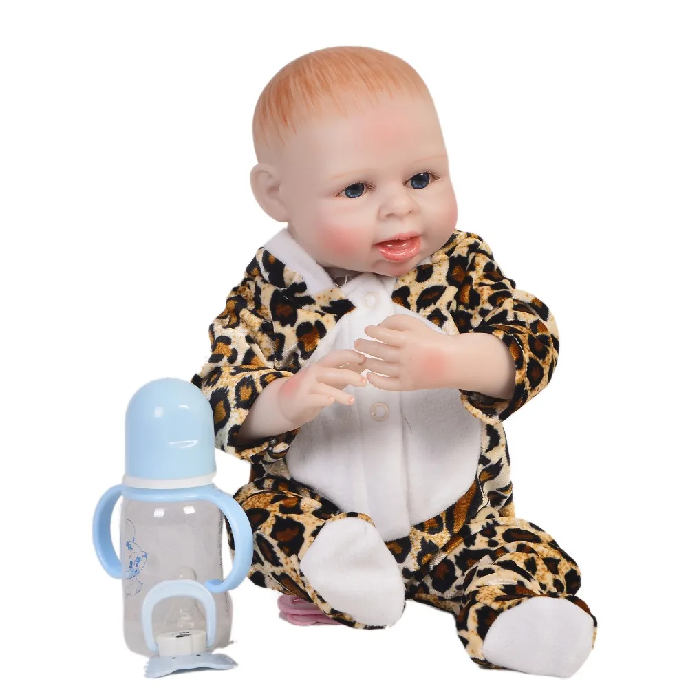 45cm Full Silicone Body Reborn Baby Doll Toy Like Real Newborn real looking bebe cute Doll Toy Kid Gift collection babies doll
45cm Full Silicone Body Reborn Baby Doll Toy Like Real Newborn real looking bebe cute Doll Toy Kid Gift collection babies doll