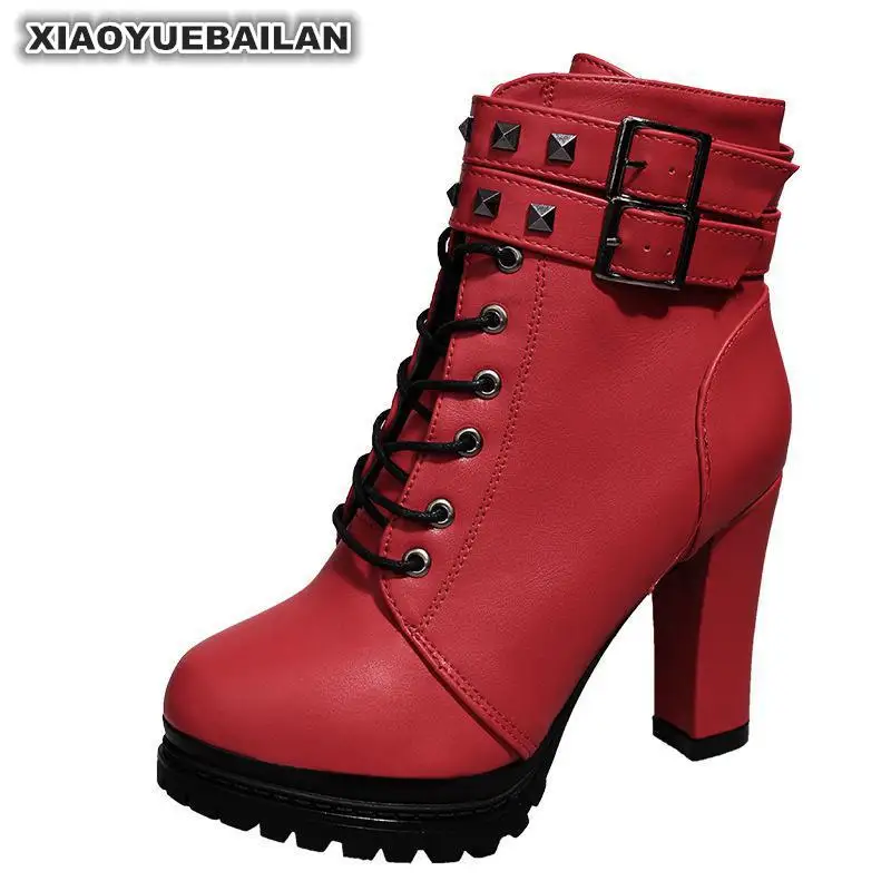 2018 Autumn And Winter High Heels Heels, Women's Short Boots, Buckles, Waterproof Table, Medium Tube, Chivalry Boots.
2018 Autumn And Winter High Heels Heels, Women's Short Boots, Buckles, Waterproof Table, Medium Tube, Chivalry Boots.