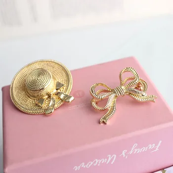 SANSUMMER New Style Temperament Retro Simple Alloy Electroplated Sweet Double Butterfly-knot Hat Brooch Christmas Gift 5896
SANSUMMER New Style Temperament Retro Simple Alloy Electroplated Sweet Double Butterfly-knot Hat Brooch Christmas Gift 5896