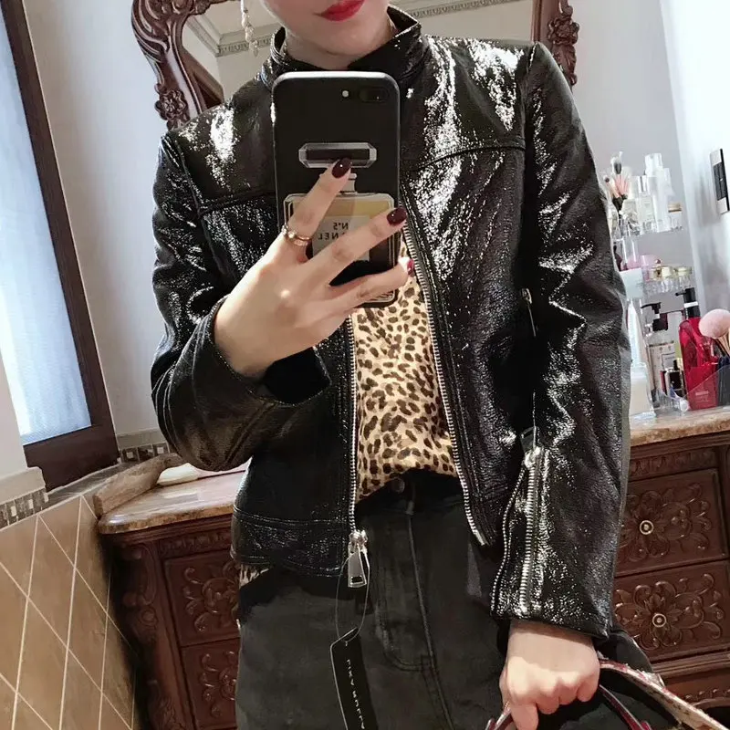 2019 New Women Shinning Pu Faux Patent Leather Jackets Lady Long Sleeve Zippers Black Streetwear Motorcycle Coats Outerwear
2019 New Women Shinning Pu Faux Patent Leather Jackets Lady Long Sleeve Zippers Black Streetwear Motorcycle Coats Outerwear