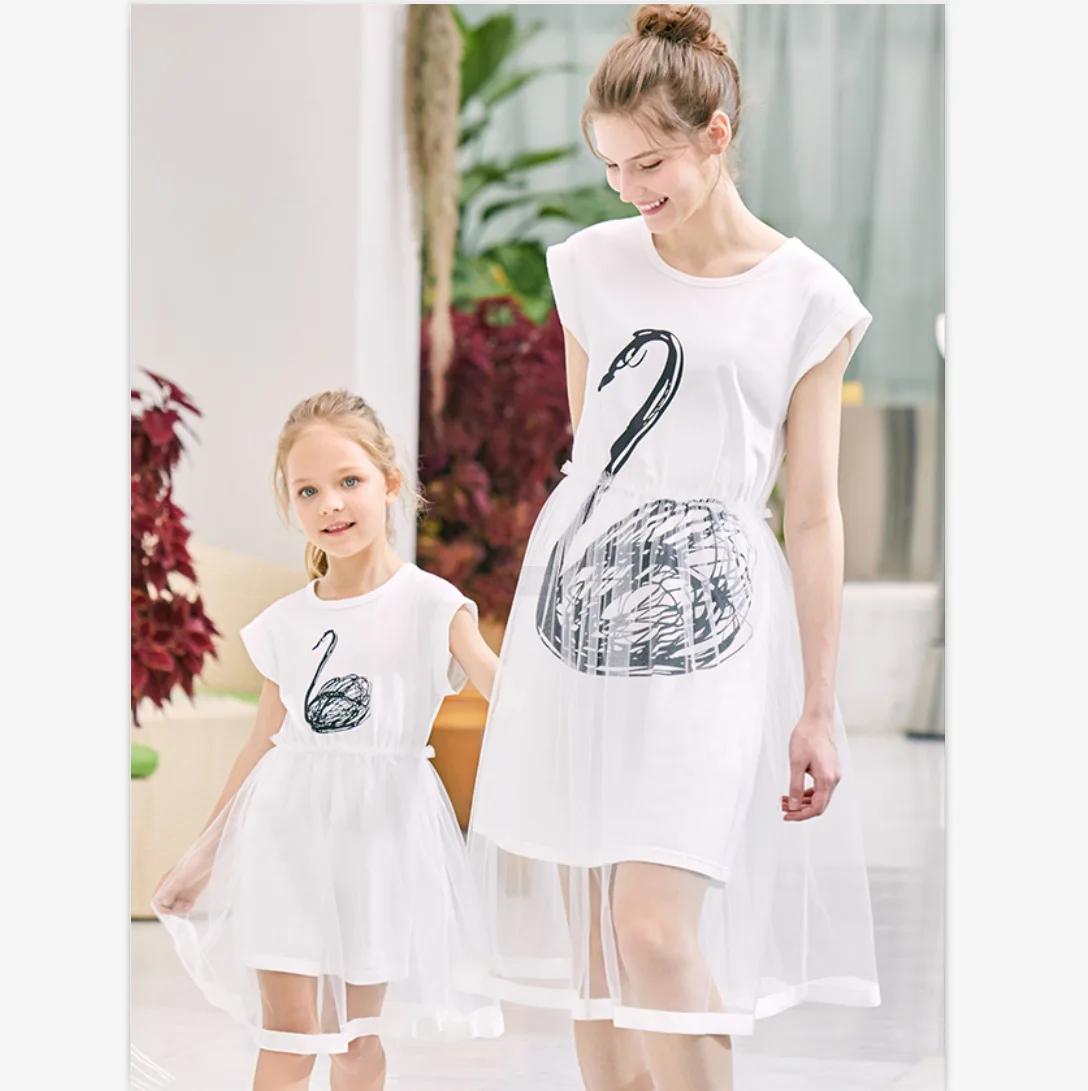 CYSINCOS Mother Daughter Dresses 2019 Family Matching Short Sleeve Print Lace Print Dress Mom And Kids Family Look Clothes
CYSINCOS Mother Daughter Dresses 2019 Family Matching Short Sleeve Print Lace Print Dress Mom And Kids Family Look Clothes
