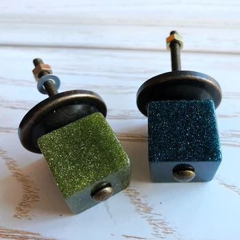 Simple Drawer Handle Resin Gold Powder Single Hole Personality Square Round Cylindrical Door European Furniture Knob
Simple Drawer Handle Resin Gold Powder Single Hole Personality Square Round Cylindrical Door European Furniture Knob
