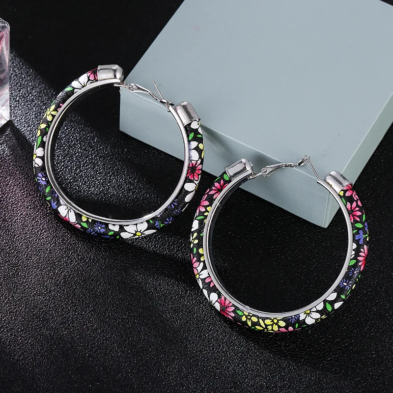 Simple Bohemian Cloth Flower Hoop Earrings Wedding Jewelry for Women Big Round Circle Hoop Earrings Female Earring Wholesale
Simple Bohemian Cloth Flower Hoop Earrings Wedding Jewelry for Women Big Round Circle Hoop Earrings Female Earring Wholesale