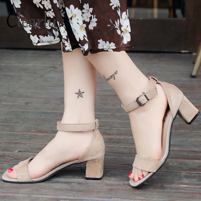 Summer brand new fish mouth hollow breathable sandals women's wild thick with banquet gladiator high heel sandals C1350
Summer brand new fish mouth hollow breathable sandals women's wild thick with banquet gladiator high heel sandals C1350