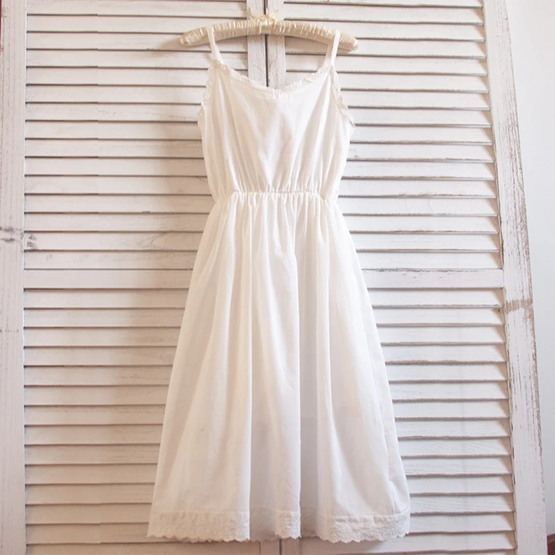 Free Shipping High Quality 2019 Cotton Lace Embroidery Summer Long Mid Calf White Dress Japan Style Spaghetti Strap Women Dress
Free Shipping High Quality 2019 Cotton Lace Embroidery Summer Long Mid Calf White Dress Japan Style Spaghetti Strap Women Dress