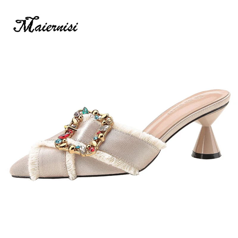MAIERNISI Summer 6CM High Heels Women Sandals Pointed Toe Slippers Women Spring Shoes Handmade Slippers Ladies
MAIERNISI Summer 6CM High Heels Women Sandals Pointed Toe Slippers Women Spring Shoes Handmade Slippers Ladies