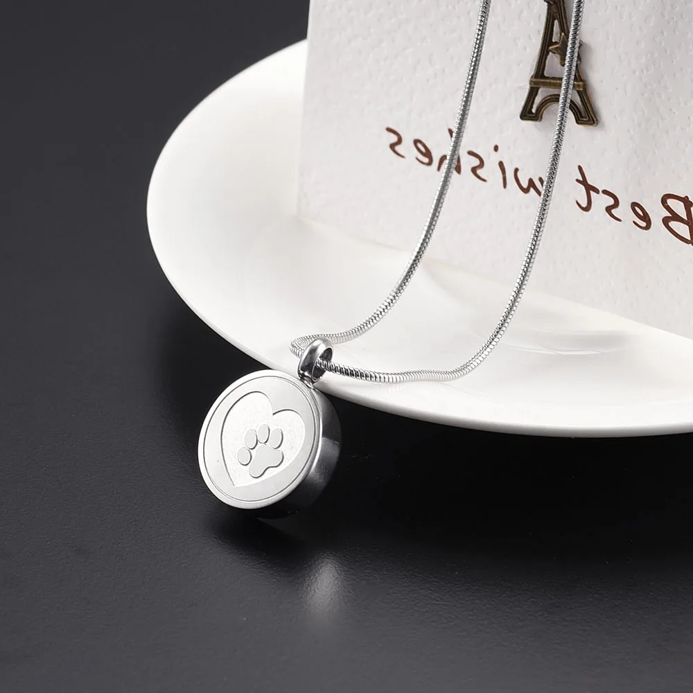 Paw Print Engravable Memorial Ash Keepsake Pendant Pet Dogs Cats Cremation Urn Ash Holder Funeral Jewelry Stainless Steel 
Paw Print Engravable Memorial Ash Keepsake Pendant Pet Dogs Cats Cremation Urn Ash Holder Funeral Jewelry Stainless Steel
