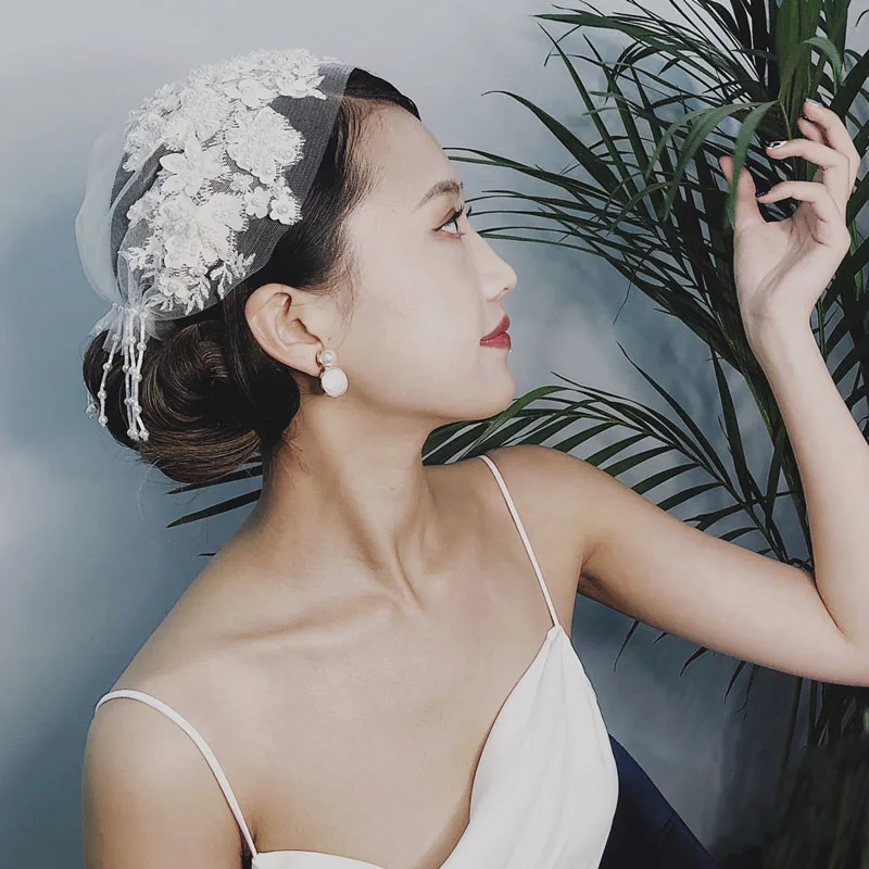 Vintage Simulated Pearl Tassel Veil Applique Wedding Bridal Hair Hat Ivory Sheer Tulle Blusher Veils Handmade Costume Headwear
Vintage Simulated Pearl Tassel Veil Applique Wedding Bridal Hair Hat Ivory Sheer Tulle Blusher Veils Handmade Costume Headwear