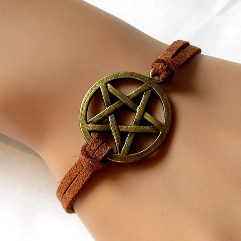 1PCS Inspired Bracelets Brown Rope Bracelets Woman Bangles Punk Leather Bracelet Retro Bronze Pentagram Pendant
1PCS Inspired Bracelets Brown Rope Bracelets Woman Bangles Punk Leather Bracelet Retro Bronze Pentagram Pendant