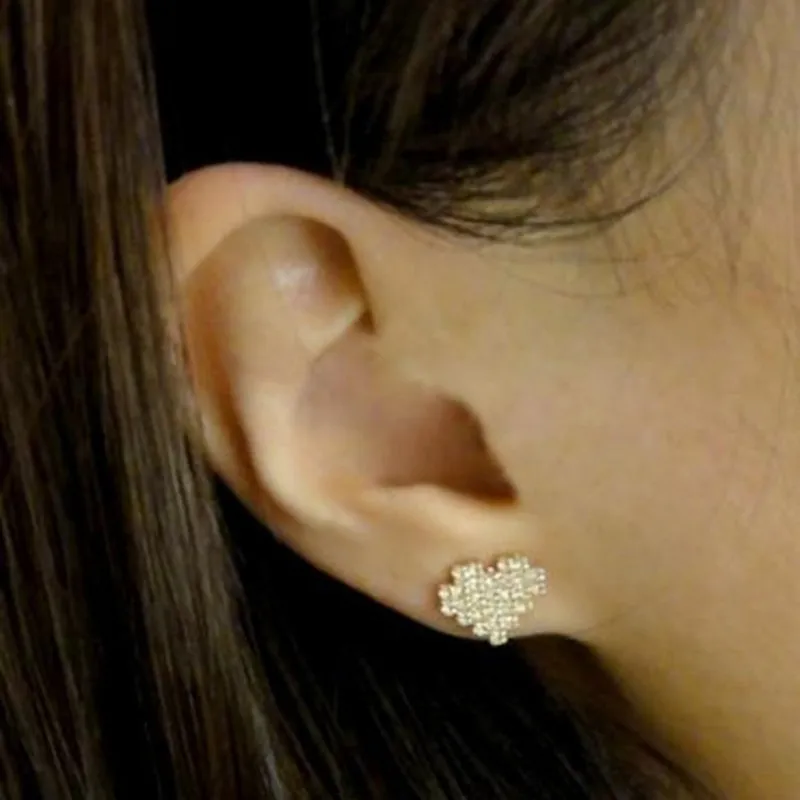 E582 Simple and elegant inlay crystal heart-shaped earrings sweet hearts Exquisite simplicity earrings
E582 Simple and elegant inlay crystal heart-shaped earrings sweet hearts Exquisite simplicity earrings