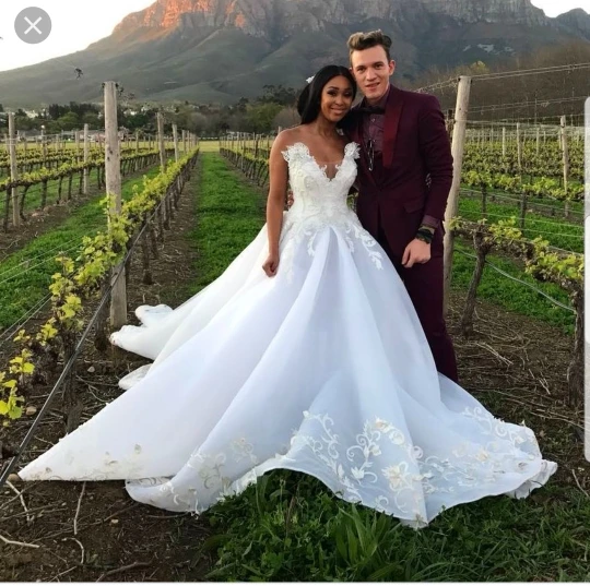 Beauty Vintage African Royal Train Wedding Dresses Lace Appliques Sweetheart Bridal Gowns 2019 Custom Made
Beauty Vintage African Royal Train Wedding Dresses Lace Appliques Sweetheart Bridal Gowns 2019 Custom Made