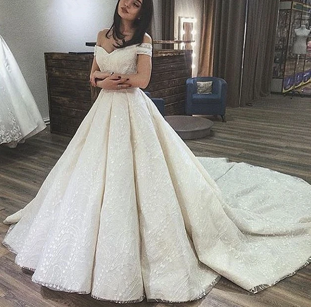 Elegant New Long Wedding Dress 2019 V-neck Cap Sleeve Ball Gown Appliques Lace Tulle Bridal Gowns Vestido longo casamento
Elegant New Long Wedding Dress 2019 V-neck Cap Sleeve Ball Gown Appliques Lace Tulle Bridal Gowns Vestido longo casamento