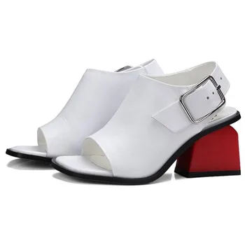 In 2017, the new fashion comfort women's shoes, the casual chic leather and leather fish-mouth button and sandals heels are sexy
In 2017, the new fashion comfort women's shoes, the casual chic leather and leather fish-mouth button and sandals heels are sexy