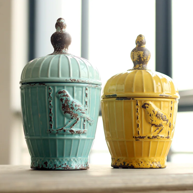 Ceramic decoration wedding jewelry Home Furnishing retro glaze bird pattern ceramic storage tank 2.
Ceramic decoration wedding jewelry Home Furnishing retro glaze bird pattern ceramic storage tank 2.