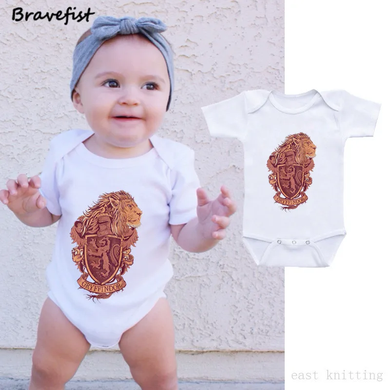 Gryffindor College School Badge Print Newborn Bodysuits Summer Children Clothes Outfits Short Sleeve Infant Jumpsuits Outwear
Gryffindor College School Badge Print Newborn Bodysuits Summer Children Clothes Outfits Short Sleeve Infant Jumpsuits Outwear