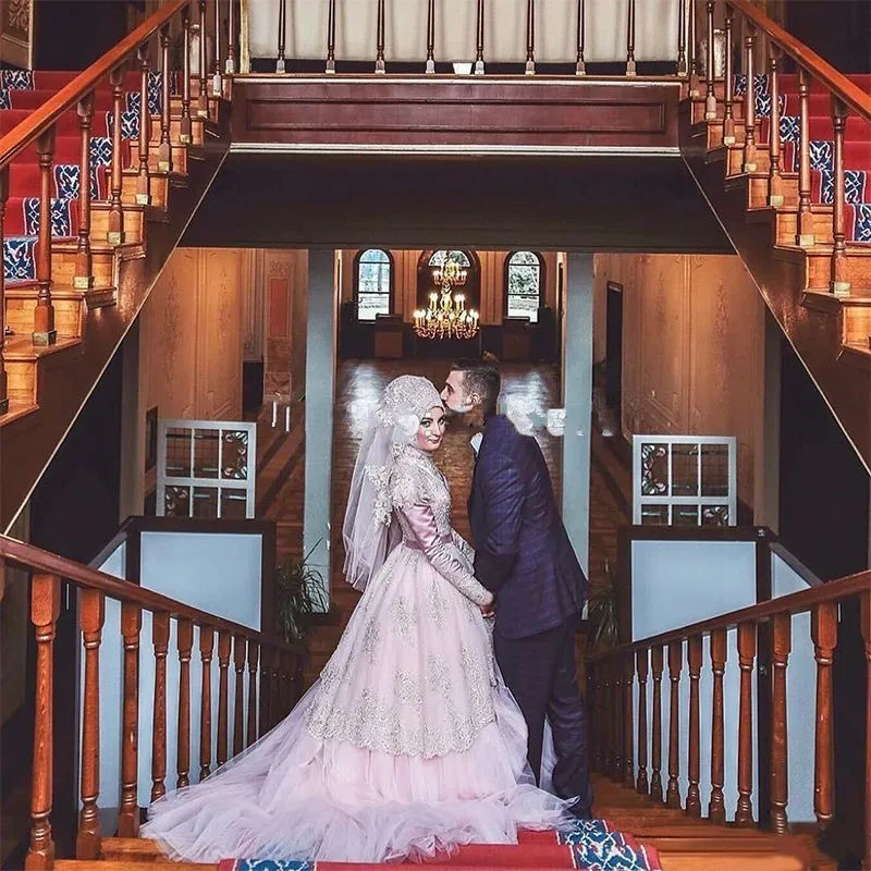 Pink Muslim Wedding Dress Dubai High Neck With Hijab Lace Ball Gown Turkish Bridal Gowns Robe De Mariee Sofuge Boho Dubai Arabic
Pink Muslim Wedding Dress Dubai High Neck With Hijab Lace Ball Gown Turkish Bridal Gowns Robe De Mariee Sofuge Boho Dubai Arabic