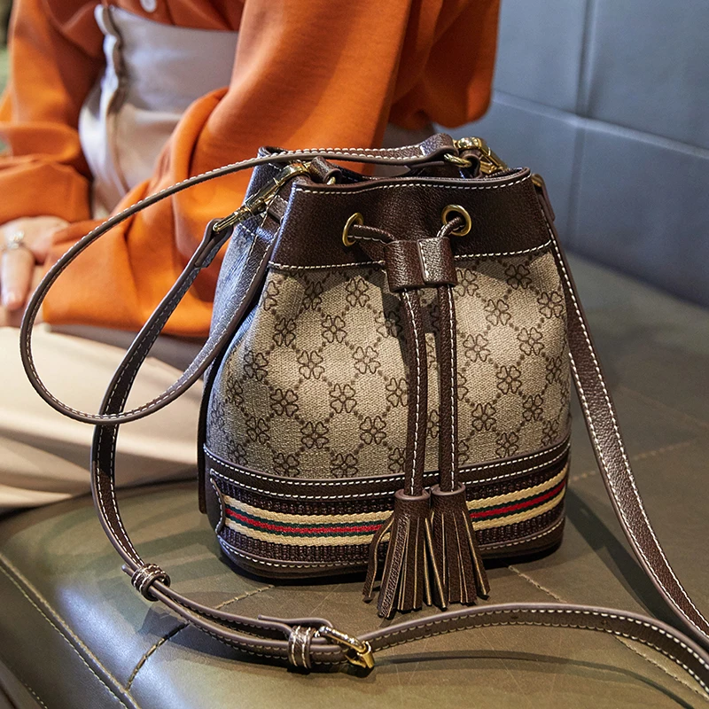 2019 New Fashion Trend Printing Shoulder Messenger crossbody Handbag Wild Large Capacity Drawstring Women's Bucket Bag
2019 New Fashion Trend Printing Shoulder Messenger crossbody Handbag Wild Large Capacity Drawstring Women's Bucket Bag