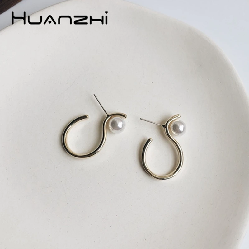 HUANZHI Korean Bohemia Creative Imitation Pearls 2019 Cute Golden 925 Silver Alloy Fashion Stud Earrings for Woman Holiday
HUANZHI Korean Bohemia Creative Imitation Pearls 2019 Cute Golden 925 Silver Alloy Fashion Stud Earrings for Woman Holiday