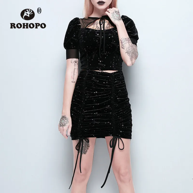 ROHOPO One Set Gothic Women Vintage Party Dress Punk Female Outfit Velour Crop Top and Tie Pleated Tube Skirt Girl Stare Dress
ROHOPO One Set Gothic Women Vintage Party Dress Punk Female Outfit Velour Crop Top and Tie Pleated Tube Skirt Girl Stare Dress