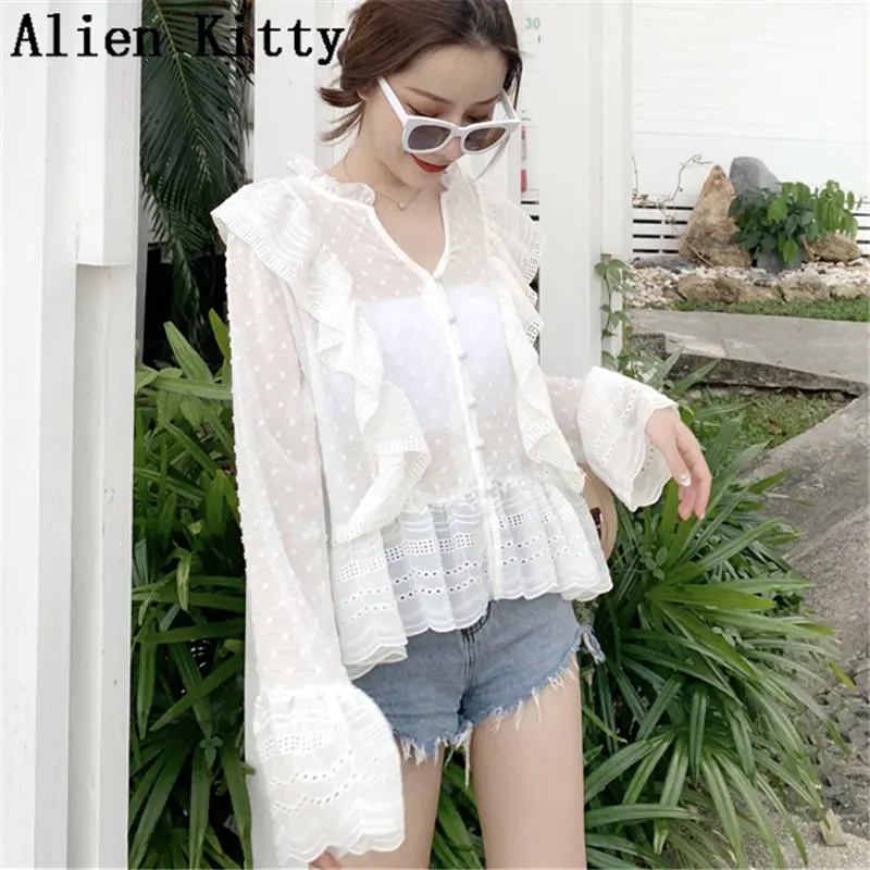 Alien Kitty Hot Flare Sleeves Hollow Out Fresh Hook Flowers V-Neck Elegant Casual Female Ruffles Sweet Free Loose Shirt 2 Colors
Alien Kitty Hot Flare Sleeves Hollow Out Fresh Hook Flowers V-Neck Elegant Casual Female Ruffles Sweet Free Loose Shirt 2 Colors