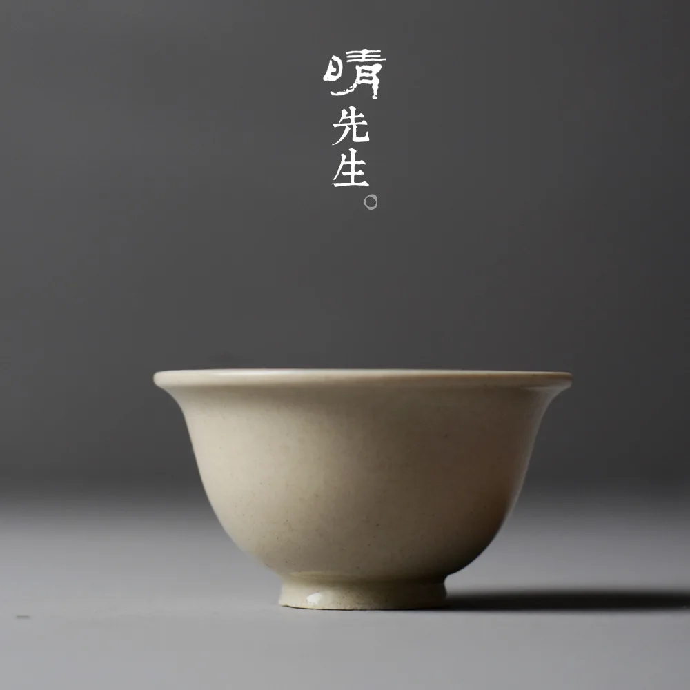 Mr. Qing's small tea cup with gray glaze, tea cup, aromatic cup, retro-Kungfu Japanese tea cup, Jingdezhen ceramics
Mr. Qing's small tea cup with gray glaze, tea cup, aromatic cup, retro-Kungfu Japanese tea cup, Jingdezhen ceramics