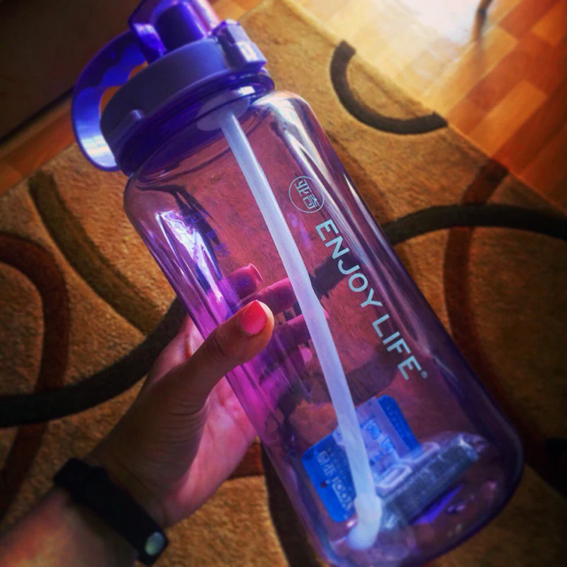 Large Capacity 1L/2L Plastic Water Bottle for Outdoor Sports Travel Hiking Climbing 2000ml Bicycle Bottle With Straw Drinkware
Large Capacity 1L/2L Plastic Water Bottle for Outdoor Sports Travel Hiking Climbing 2000ml Bicycle Bottle With Straw Drinkware