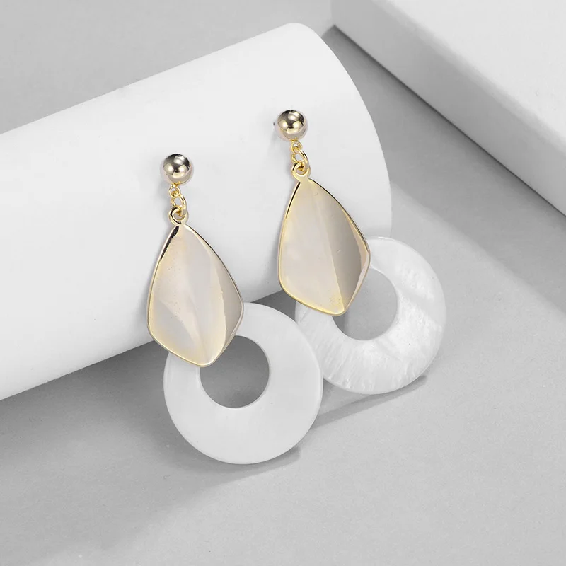 HONGYE Long Drop Earrings Fashion Jewelry Women Earrings 2019 New Gold Alloy with Shell Pendant Dangling Earrings N50
HONGYE Long Drop Earrings Fashion Jewelry Women Earrings 2019 New Gold Alloy with Shell Pendant Dangling Earrings N50
