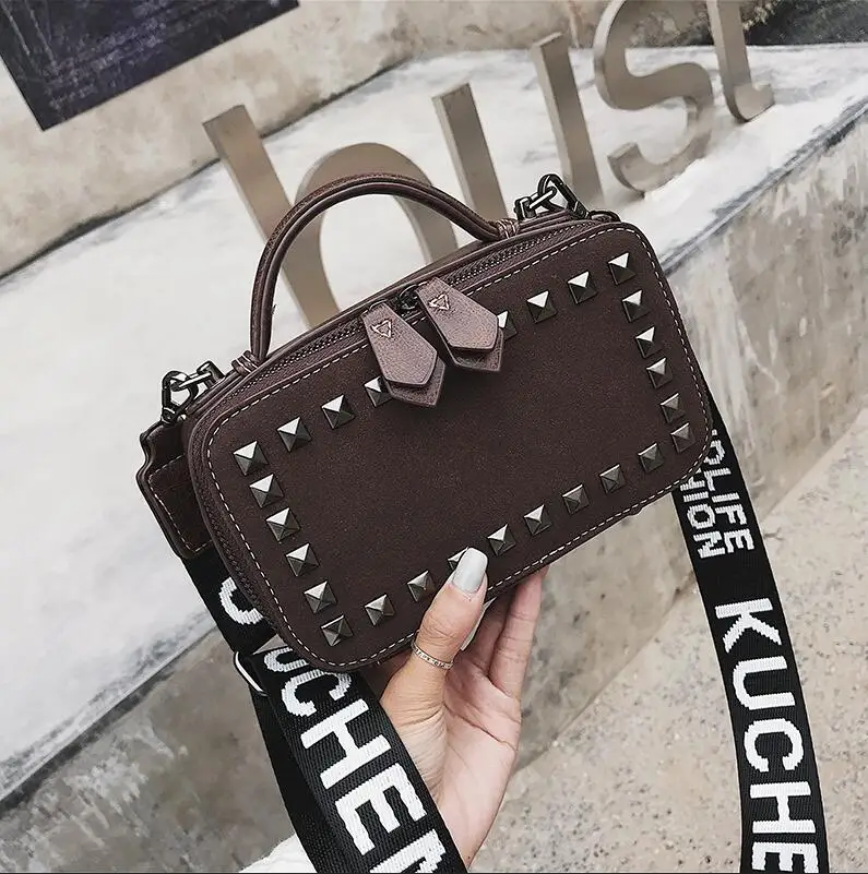 2019 New Women Fashion Luxury Designer Handbag Female Shoulder Cross Body Bags Lady Stylish Hand Bags Chic Rivets Messenger Bags
2019 New Women Fashion Luxury Designer Handbag Female Shoulder Cross Body Bags Lady Stylish Hand Bags Chic Rivets Messenger Bags