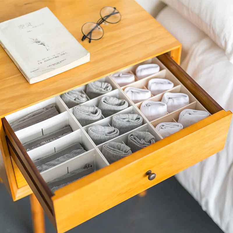 Plastic underwear boxes socks underwear bra sorting box drawer space to receive socks box
Plastic underwear boxes socks underwear bra sorting box drawer space to receive socks box