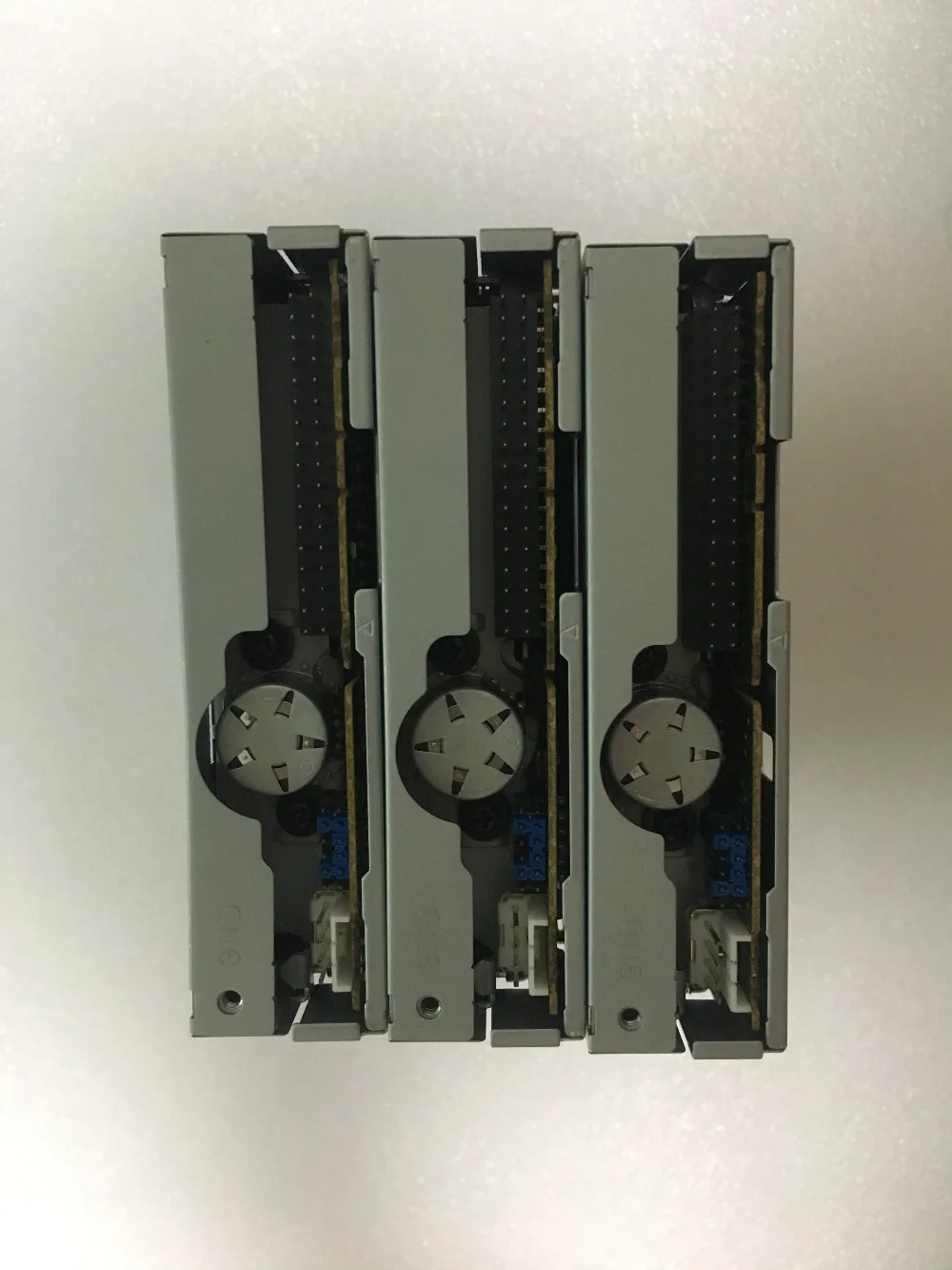 FD235HG C832-U5 4pcs / driver hc-uf43-s4 1pcs
FD235HG C832-U5 4pcs / driver hc-uf43-s4 1pcs