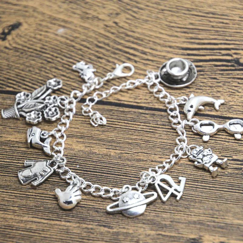 12pcs Hitchhiker's Guide to the Galaxy inspired bracelet 42 robe Marvin whale petunias sunglasses charm bracelet
12pcs Hitchhiker's Guide to the Galaxy inspired bracelet 42 robe Marvin whale petunias sunglasses charm bracelet