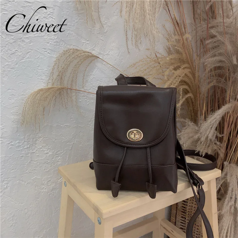 Designer Lock Small Women Backpacks Brand Vintage PU Leather Backpack Student Girls Drawstring Backpack Casual Light Travel Bags
Designer Lock Small Women Backpacks Brand Vintage PU Leather Backpack Student Girls Drawstring Backpack Casual Light Travel Bags