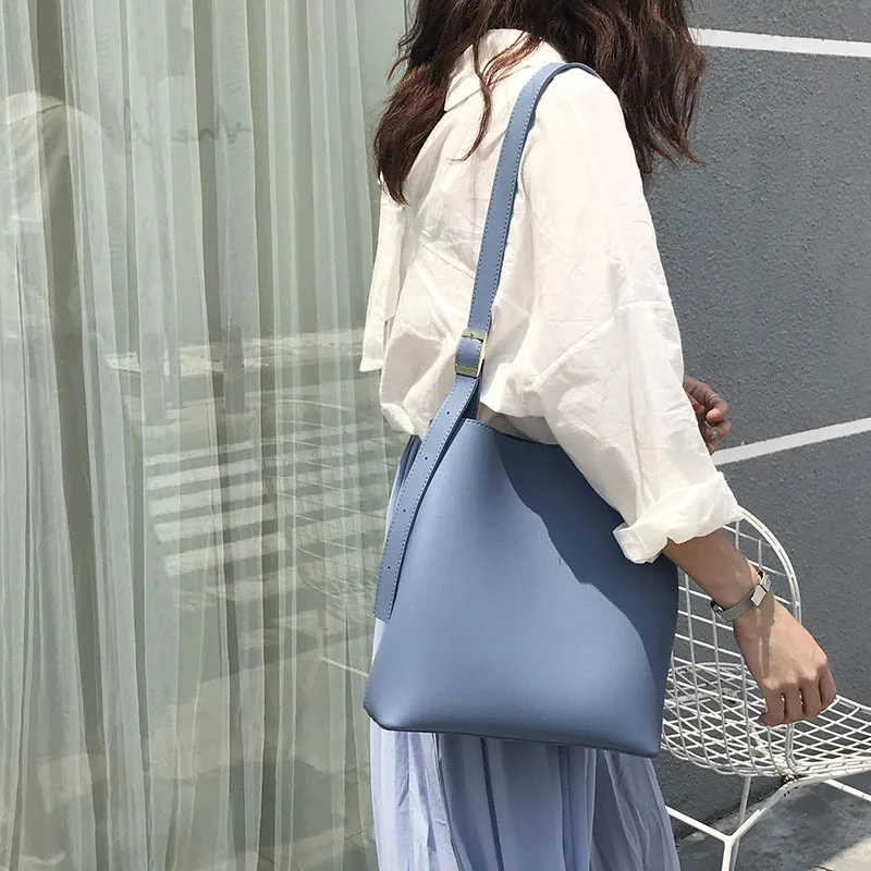 Vintage Women's Handbags Simple Design Fashion Brand Buckle PU Leather Shoulder Bags Ladies large capacity Totes Bags
Vintage Women's Handbags Simple Design Fashion Brand Buckle PU Leather Shoulder Bags Ladies large capacity Totes Bags