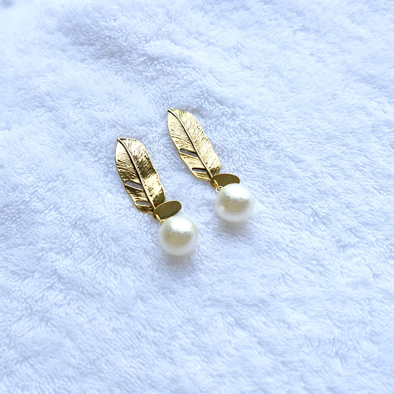New korean fashion earrings 925 silver needle earrings for women jewelry pearl earrings fashion jewelry Feather pearl ethnic
New korean fashion earrings 925 silver needle earrings for women jewelry pearl earrings fashion jewelry Feather pearl ethnic