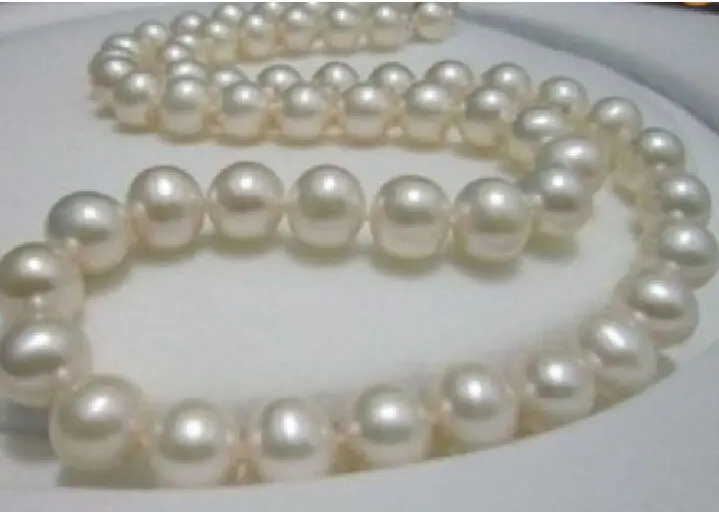 CHARMING 12-13MM SOUTH SEA WHITE NATURAL PEARL NECKLACE 18" 14K YELLOW CLASPr (9.13)
CHARMING 12-13MM SOUTH SEA WHITE NATURAL PEARL NECKLACE 18" 14K YELLOW CLASPr (9.13)