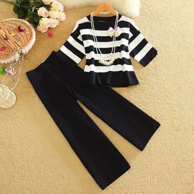 Spring New Knitted Sweater Suits Short Sleeved Striped Pullover Thin Elastic Waist Wide Legs Pants Trousers Two Piece Sets
Spring New Knitted Sweater Suits Short Sleeved Striped Pullover Thin Elastic Waist Wide Legs Pants Trousers Two Piece Sets